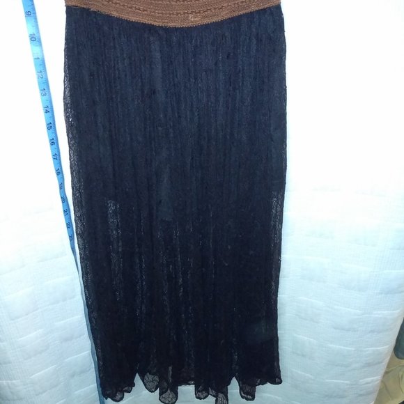 FAVLUX Flowy Sheer Lace Skirt W/ built in shorts! Small - Picture 13 of 13